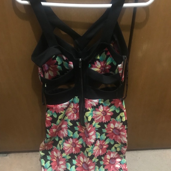 Floral Keyhole Dress - Picture 3 of 3